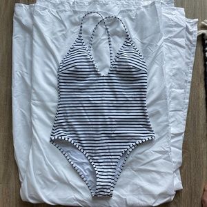 CUPSHE Lasting Appeal Onepiece Swimsuit